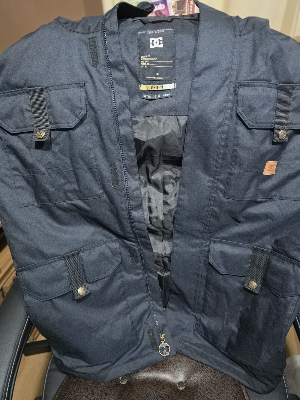 DC Shoes Men’s Black 15K Waterproof Snowboard/Ski Jacket – Size Medium